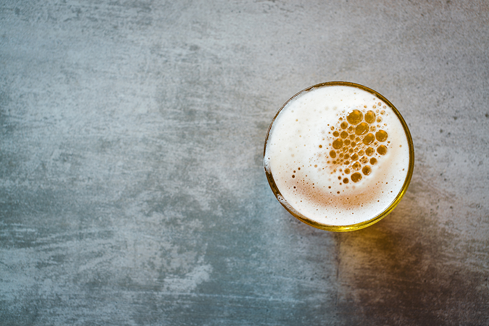 菸酒產製廠商應於開始產製前，向主管稽徵機關辦理菸酒稅廠商登記及產品登記