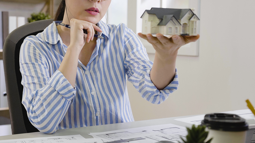 個人出售舊制房屋，應核實申報移轉登記年度財產交易所得